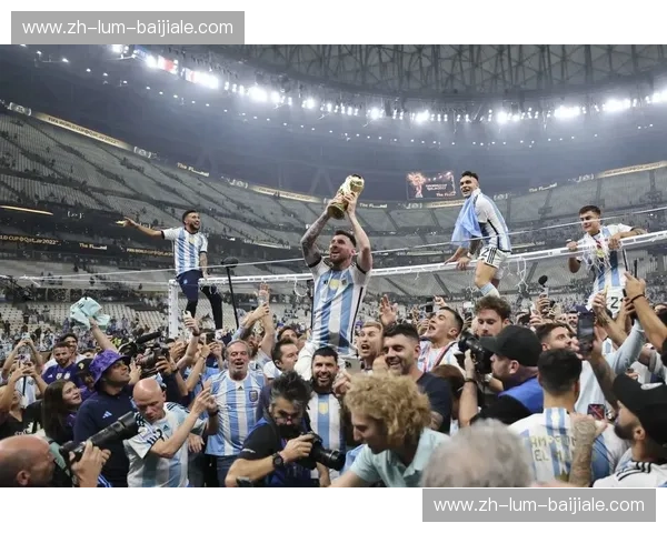 红色旋涡下的潘帕斯雄鹰:麦德林独立与河床的南美巅峰对话 红色旋涡下的潘帕斯雄鹰:麦德林独立与河床的南美巅峰对话